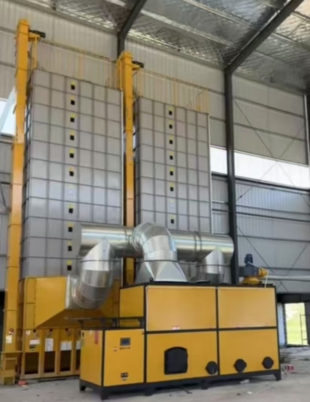 2 sets 30 ton per partij Graan Dryer Machine met 600.000 Kcal/h Biomassaoven